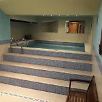 בית הארחה Alpina Suites