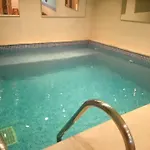 Alpina Suites בית הארחה