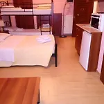Alpina Suites בית הארחה