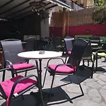 Alpina Suites בית הארחה