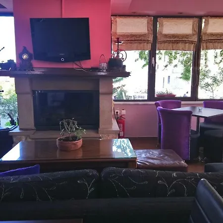 Alpina Suites *